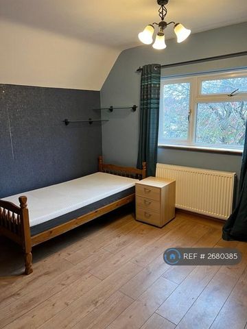 3 bedroom semi-detached house to rent - Photo 4