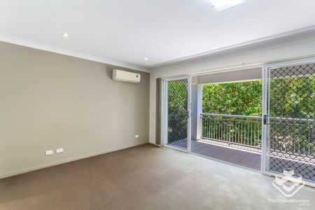 Beautiful 3-Bedroom Townhouse Offering Space, Comfort and Convenience - Photo 2