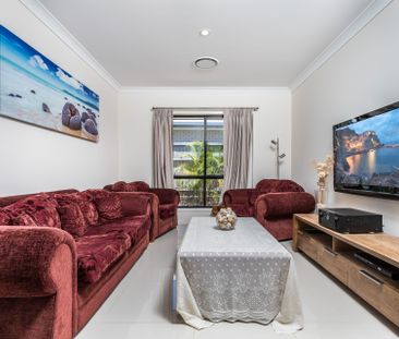 PERFECT LOCATION, 5KW SOLAR + DUCTED AIR CON - Photo 1