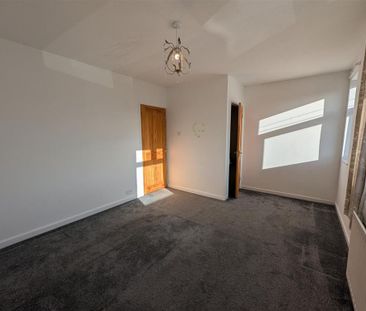2 bedroom end of terrace house to rent - Photo 4