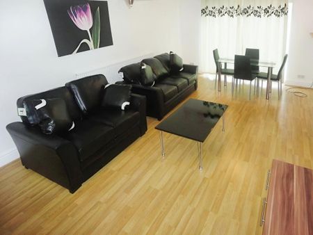 4 bedroom semi-detached house to rent - Photo 2