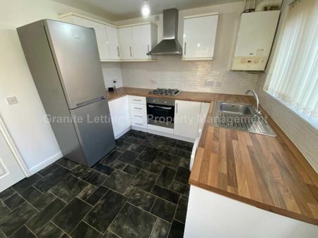 3 bedroom semi-detached house to rent - Photo 3