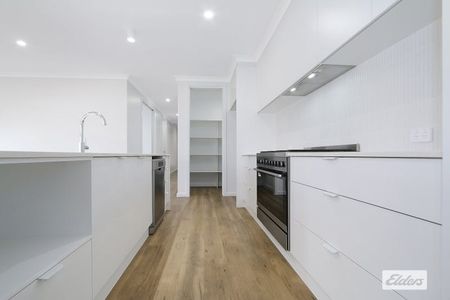 Stylish 4-Bedroom Family Home – Comfort, Space & Convenience - Photo 2