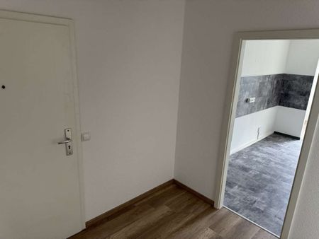 Neu renovierte 3-Zimmer-Wohnung in direkter Nähe des Gewerbegebietes West in Kaiserslautern - Photo 3