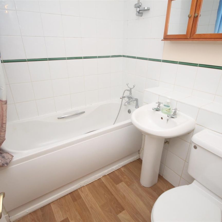 Friarscroft Way, Aylesbury - Photo 1