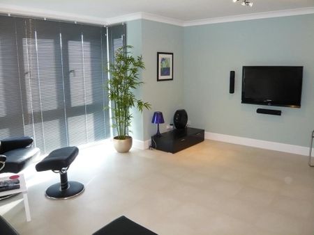 Woodlands Terrace, Cults, AB15 - Photo 2