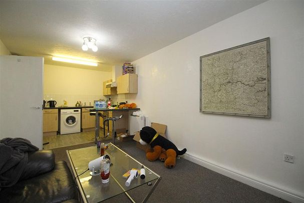 2 bedroom ground floor flat to rent - Photo 1