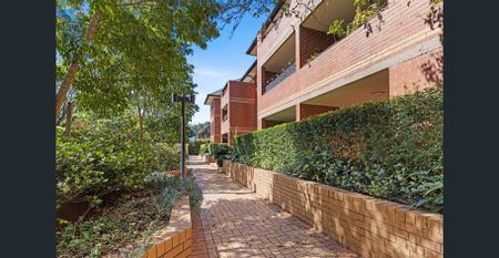 Private And Renovated Ground Floor Apartment - Photo 4