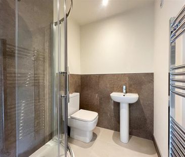 4 bedroom mews to rent - Photo 6