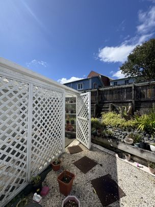 Looking for a home with great street appeal? - Photo 1