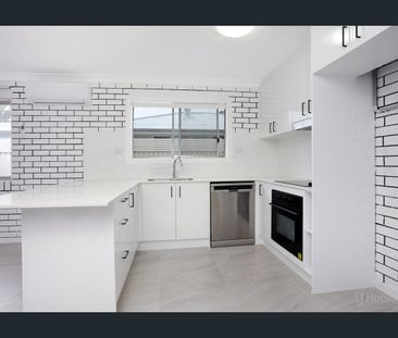 LOVELY FAMILY HOME WITH A BIG BACKYARD! - Photo 4