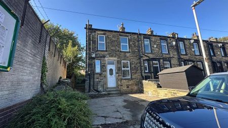 3 bedroom end of terrace house to rent - Photo 3