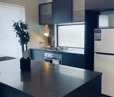 Avondale Heights - Photo 1