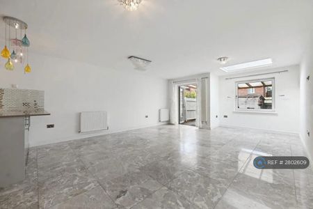 3 bedroom terraced house to rent - Photo 2