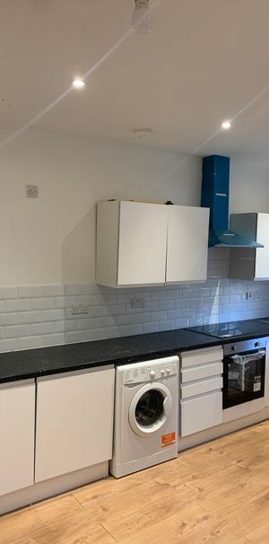 £900 PCM (Water Bills Included), Spacious One Bedroom Maisonette with Small Private Garden in North Clive Street, Grangetown, Cardiff, CF11 6NP - Photo 2
