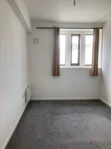 Large Ground Floor Flat, Ty Naba, Clydach, SA65HA - Photo 2