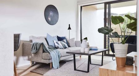 Stylish, and ready to move in - Photo 2