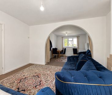 3 Bed Semi-Detached, Healey Avenue, High Wycombe, HP13 7JR - Photo 2
