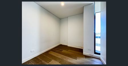 Spacious and Modern One Bedroom + One Study Room Apartment - Photo 3