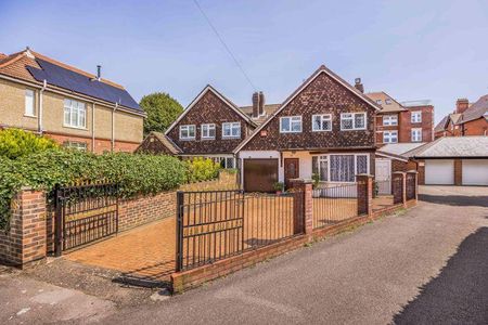 3 bedroom semi-detached house to rent - Photo 4
