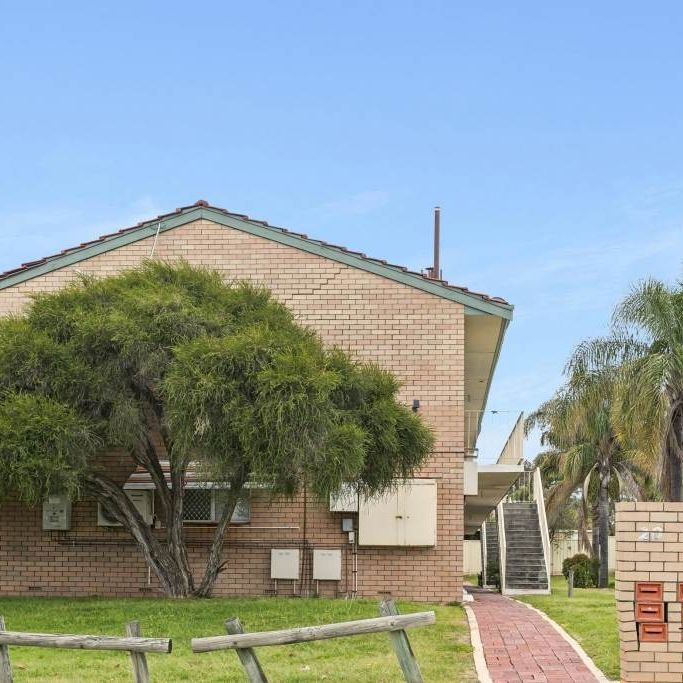 Low Maintenance Two bedroom - Photo 1