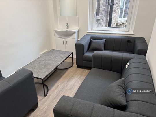 1 bedroom in a flat share to rent - Photo 1