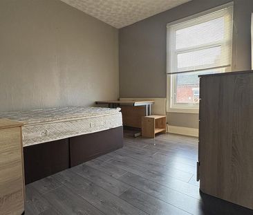 4 bedroom terraced house to rent - Photo 4