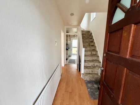 3 bedroom semi-detached house to rent - Photo 5