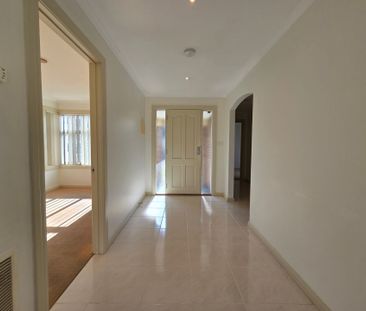 Charming 3 Bedroom Home - Photo 4