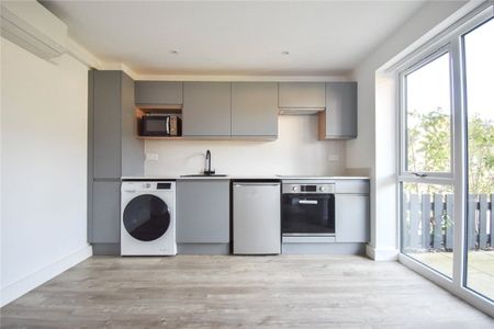 A Stunning 1 bedroom apartment to rent in the desirable south City location offering excellent access to Addenbrookes campus, railway station and ARM. The property also features air-conditioning which has been installed throughout. Unfurnished. - Photo 5