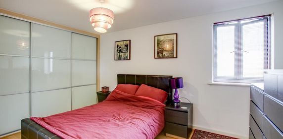 1 bedroom in a flat share to rent - Photo 2