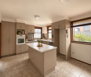 Comfortable Family Living in a Convenient St Andrews Location - Photo 6