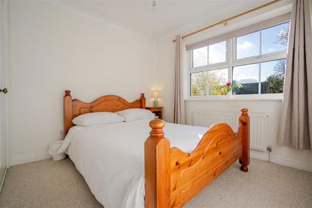 5 bedroom semi-detached house to rent - Photo 3