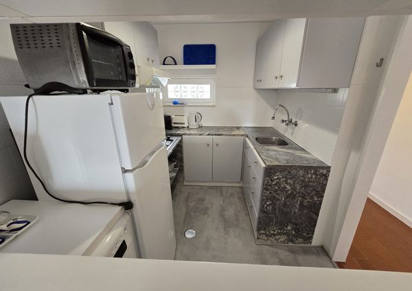 Apartamento T2, com varanda, perto do mar, Albufeira, Algarve