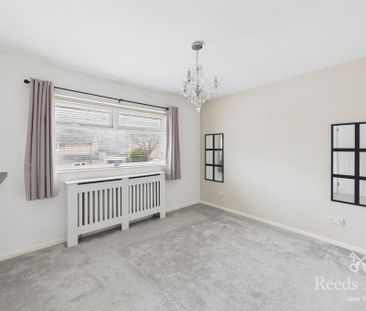 3 bedroom semi-detached house to rent - Photo 3