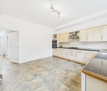 3 bedroom House To Let - Photo 3