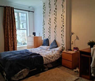 4 bedroom detached house to rent - Photo 2