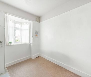 4 bedroom semi-detached house to rent - Photo 5