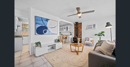 Elevated views all the way to the sea - Photo 5