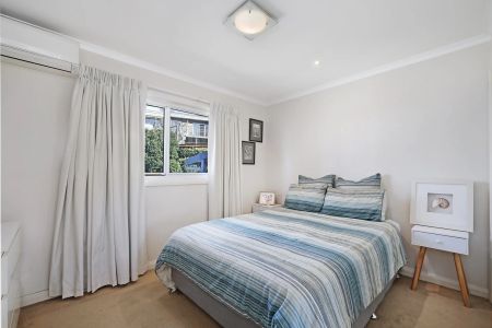 10 Sublime Point Avenue, Tascott. - Photo 2