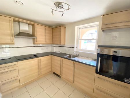 2 bedroom retirement property to rent - Photo 5