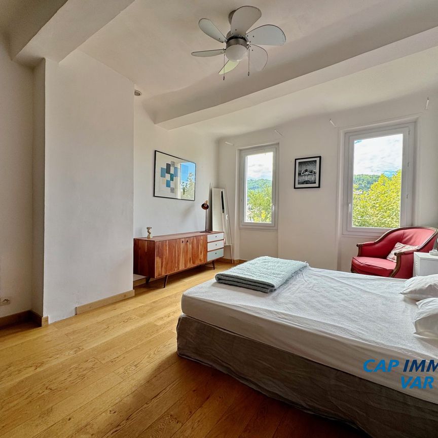Location Appartement 5 pièces 138m² LE BEAUSSET 83330 - Photo 1
