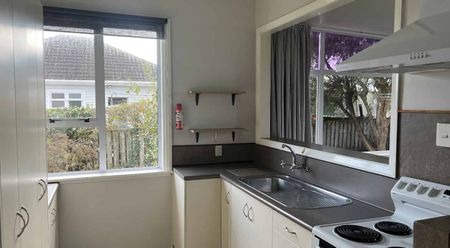 Tidy Two Bedroom Home - Photo 3