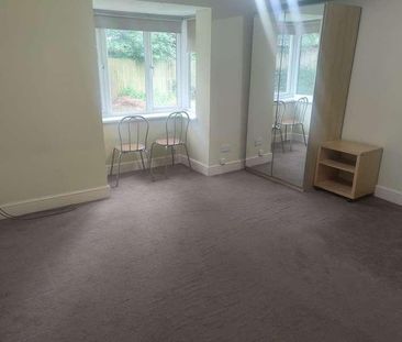 Acorn Grove, Hayes, UB3 - Photo 1