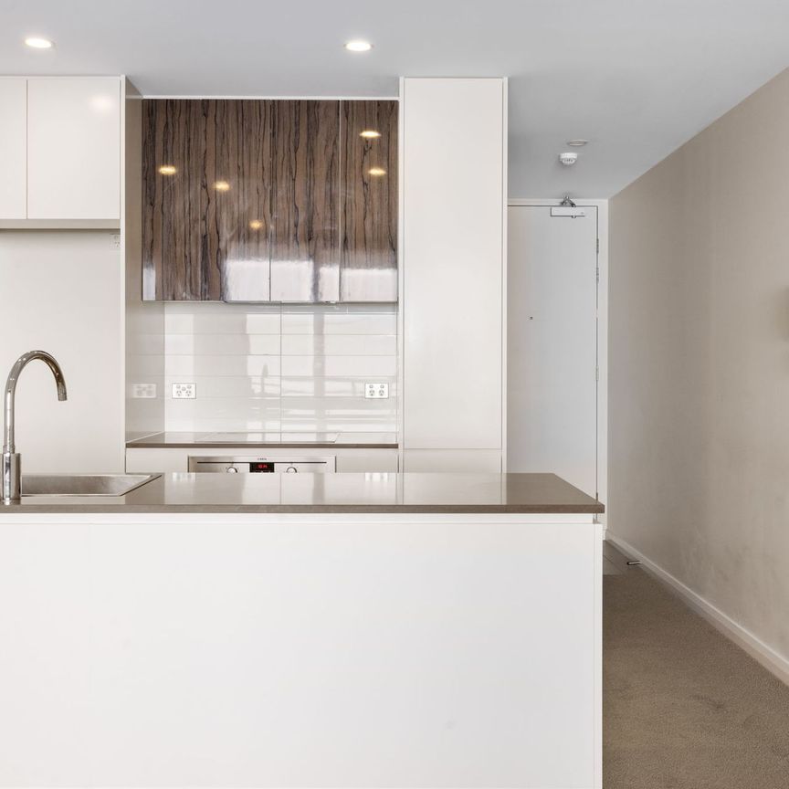 Beautifully presented apartment in a fantastic location - Photo 1