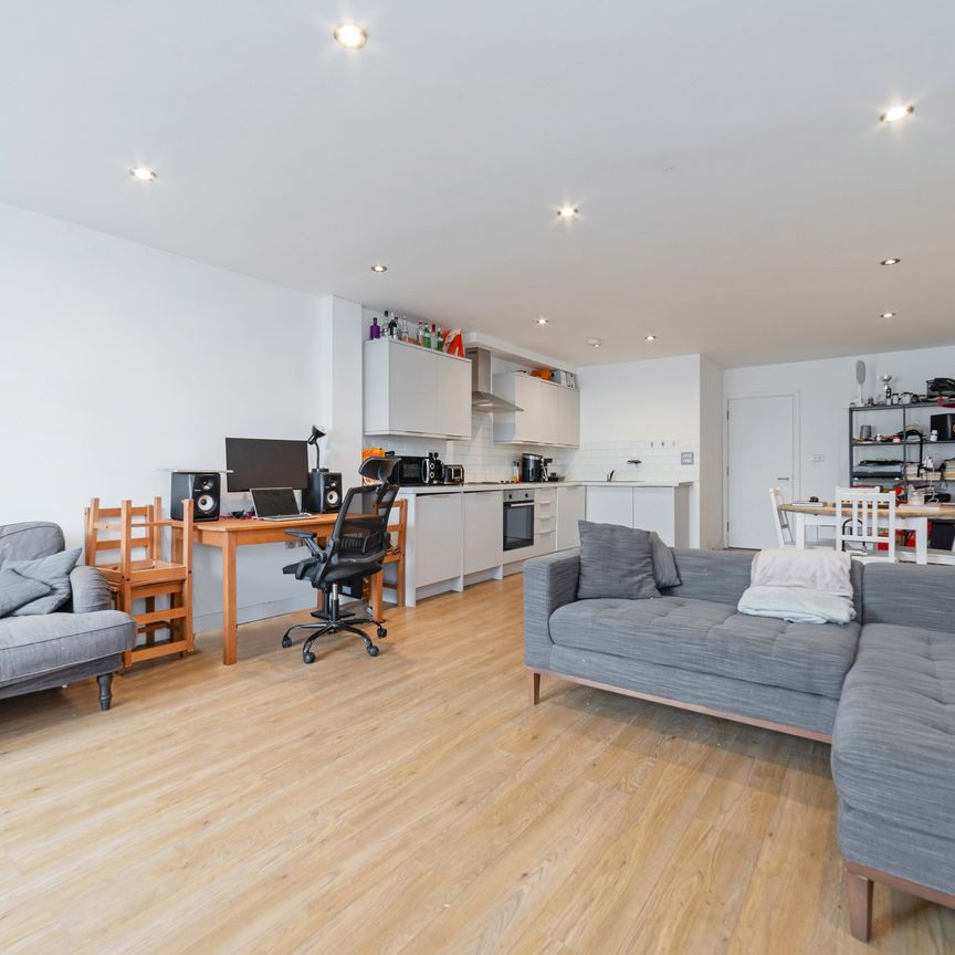 Roman Road, London, E2 - Two Bedroom Flat To Rent - £612pw / £2,650pcm - Photo 1