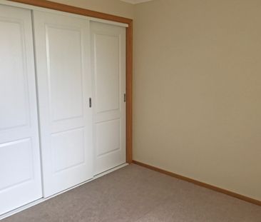 Lovely Home, Quiet Location - Photo 2