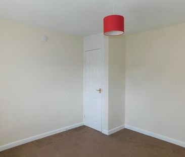 3 bedroom semi-detached to let - Photo 5