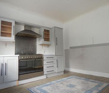 2 bedroom semi-detached house to rent - Photo 6