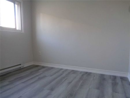 For Lease - 560 Bloor Street Unit# 404, Oshawa, Ontario - Photo 3